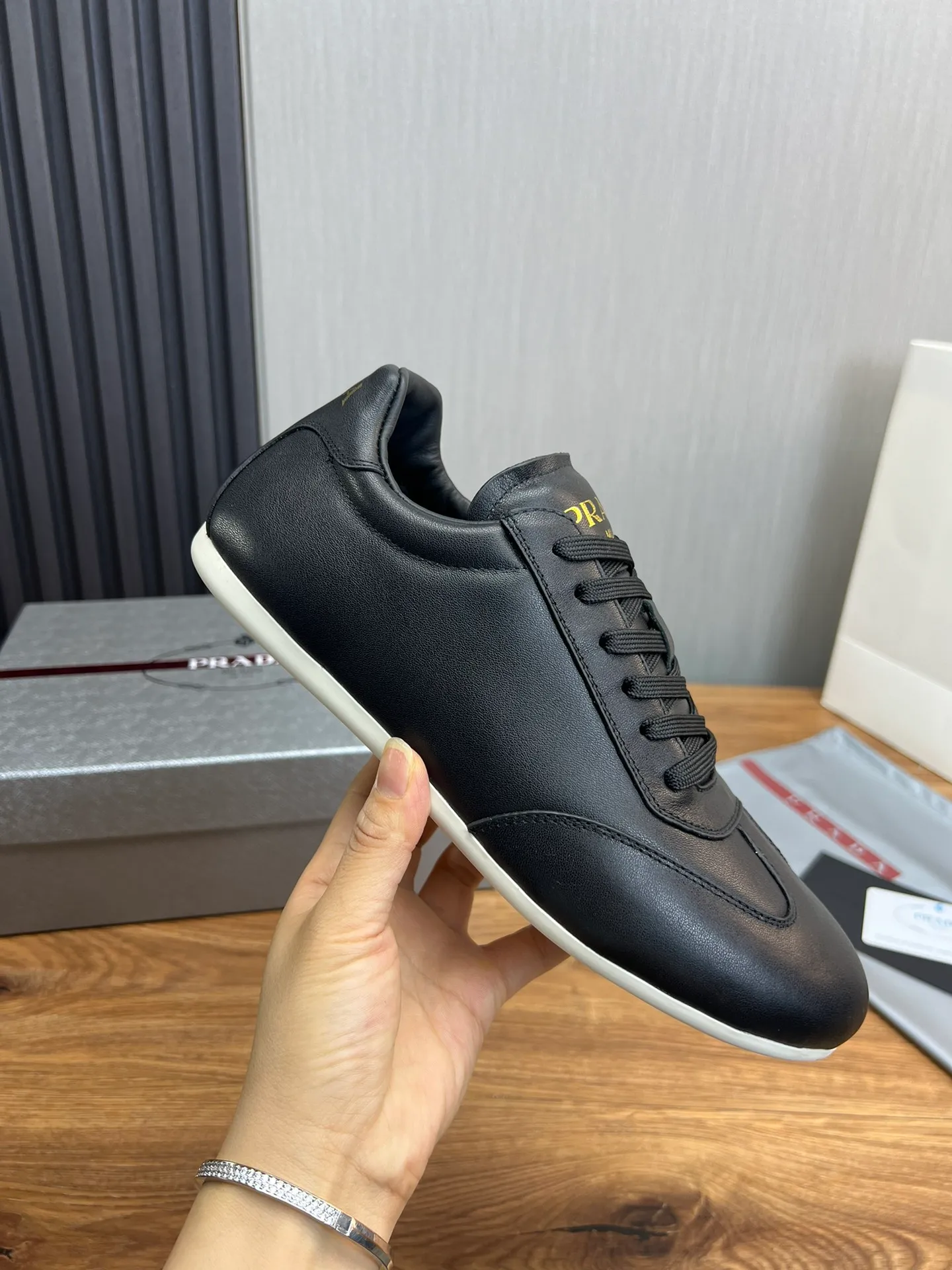 Men's shoes 💰520💰 [PRADA] Men's shoes are popular in the counter, official website is synchronized, 1 high-quality shipment ✔️Original cowhide spliced ​​with high-end waterproof cloth + cowhide lining, 1🆚1 replica, original sole, 38-45 (45 customized, non-refundable)